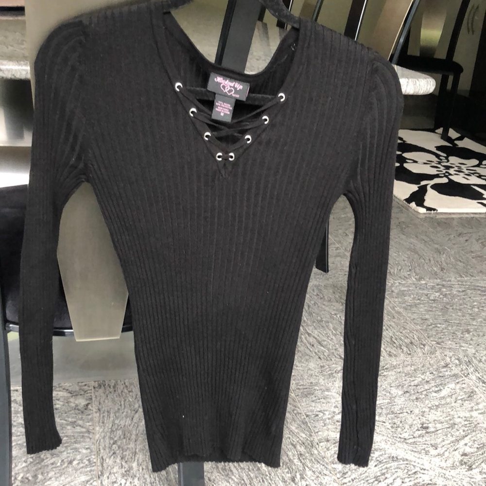Black v neck long sleeve shirt